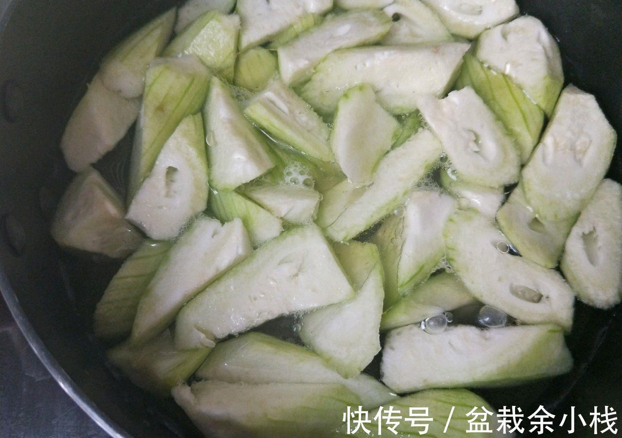 排骨汤|夏天要多喝丝瓜汤，清热下火营养高，低脂高钙比排骨汤更养人