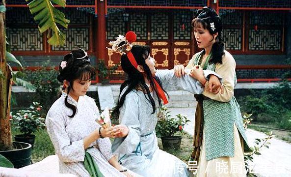 宝玉#红楼梦里，为何晴雯死了，林黛玉一点反应都没有？还满面含笑