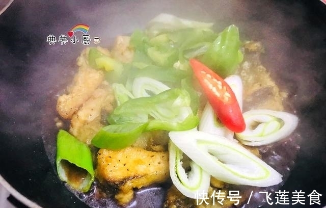 家常红烧鱼，炸出来酥脆，红烧起来不松散！