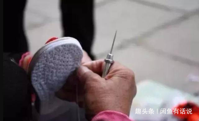 比尔盖茨 男人别总穿皮鞋,闷脚!现在大佬都爱穿“千层底”,舒服还有范