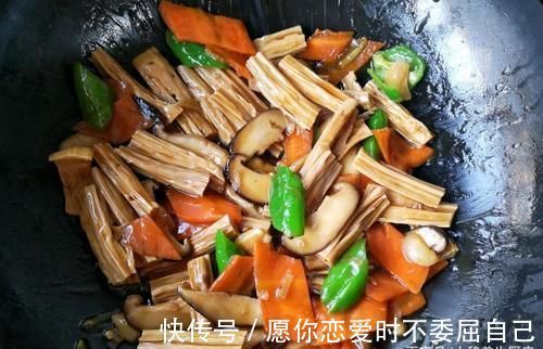 劲道|泡腐竹时,别放水里直接泡,教你饭店的做法,简单快速还劲道