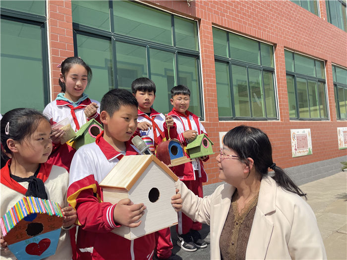 爱鸟护生绿梦行 张夏青杨小学开展小鸟安家筑巢活动