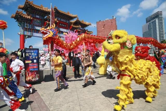 低薪|街头艺术狂欢宴 欢度浓情中国年