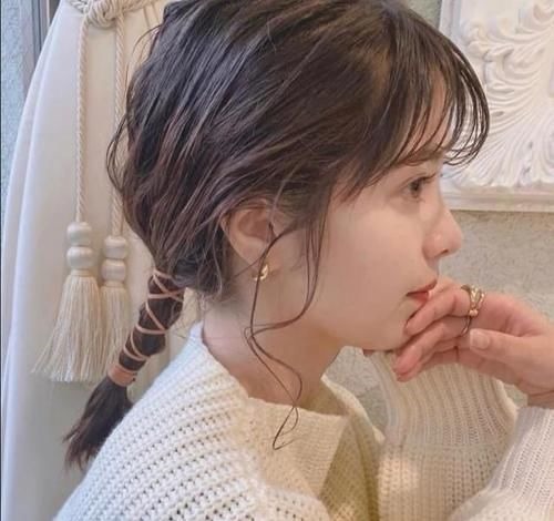 马尾辫子 女生别再披头散发了,这些减龄发型够美够撩人,还很显气质