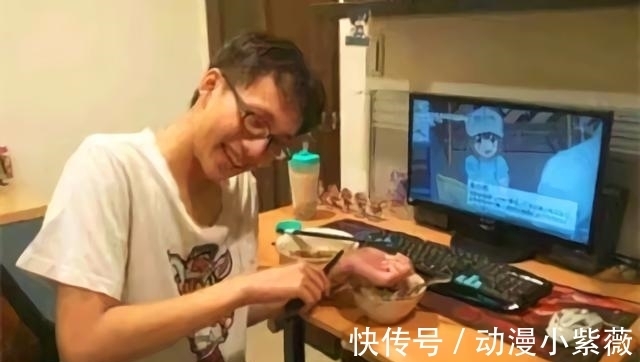 喵娘|日本小哥沉迷日漫《工作细胞》不可自拔,于是他将伤口二次元化了