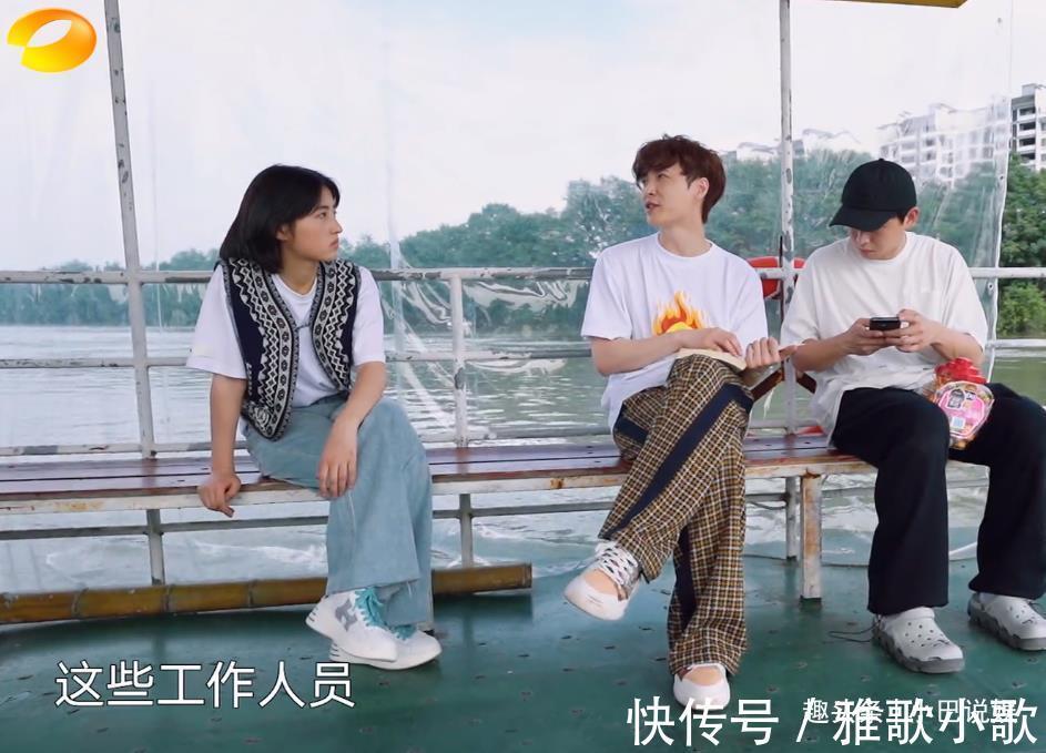 開業|《向往》圖書館開業,看到張子楓在牌子上畫的畫,才知她有多美好