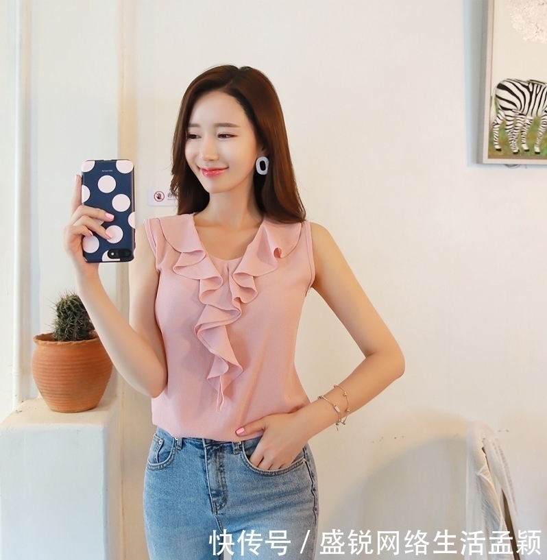 心动女生系列7粉色纺纱上衣＋修身显瘦牛仔裤，尽显曼妙好身形