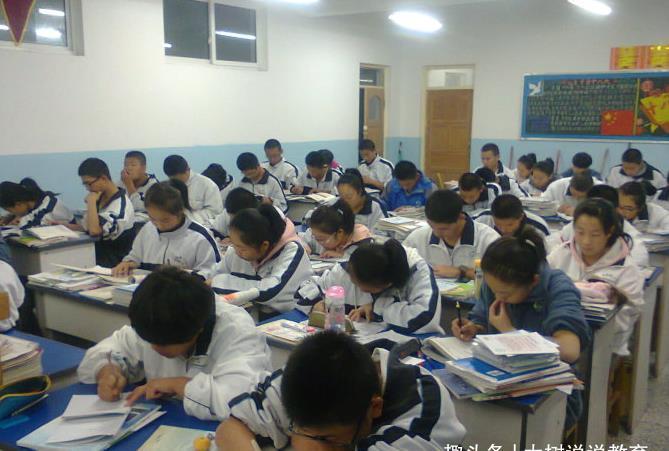 母亲|妈妈为女儿“补课”花掉30万,成绩690成为全校第一,却被人嘲笑