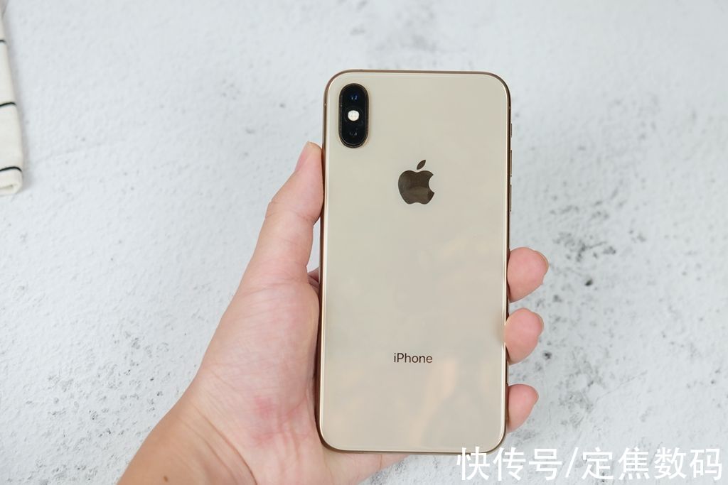 ip我们普通人，到底是买安卓手机，还是iPhone？