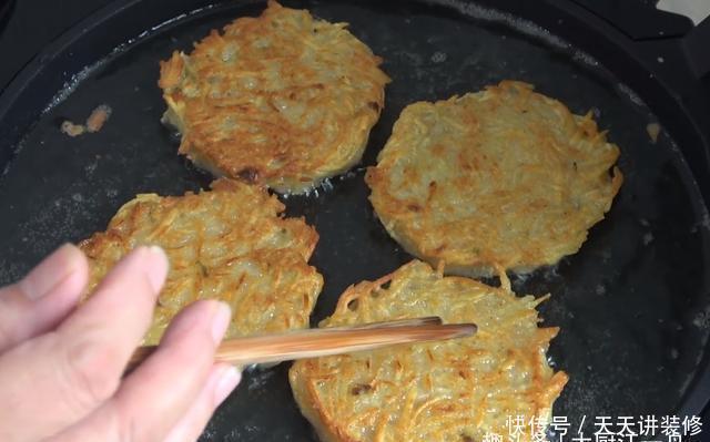 土豆饼最简单的做法,10分钟做好,金黄酥脆,解决了全家人的早餐