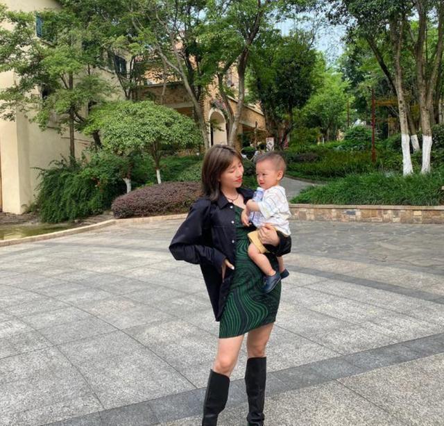 少女|体操女神诞下儿子后,29岁产后身材似少女,如今却为母乳太多发愁