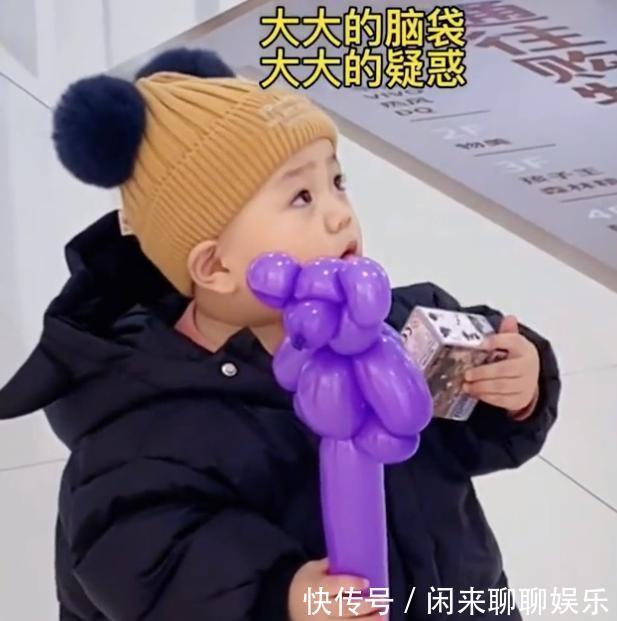 萌娃|天津萌娃收到商场人偶递来的气球,下一个举动网友直呼萌化了