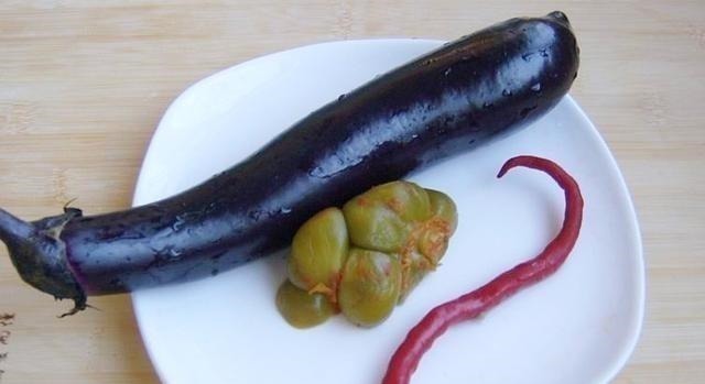 草鱼最过瘾的吃法，比酸菜鱼水煮鱼还好吃，做4斤大鱼，上桌就光