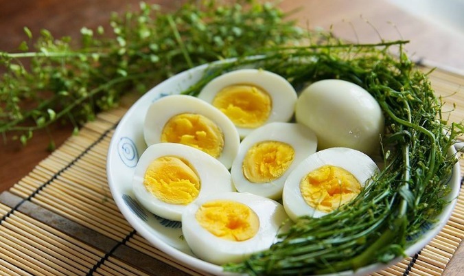 钙片|年纪越大，膝盖越不行，与其大把吃钙片，不如多吃3物，好吃不贵