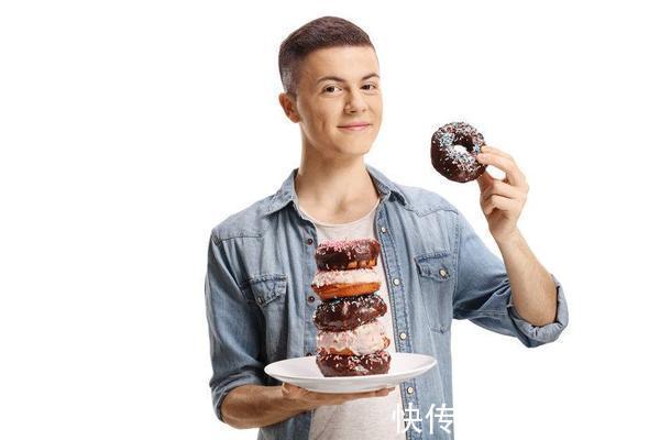 节食减肥|如何避免脂肪肝?医生:保护肝脏,晚上坚持“3多2少”!