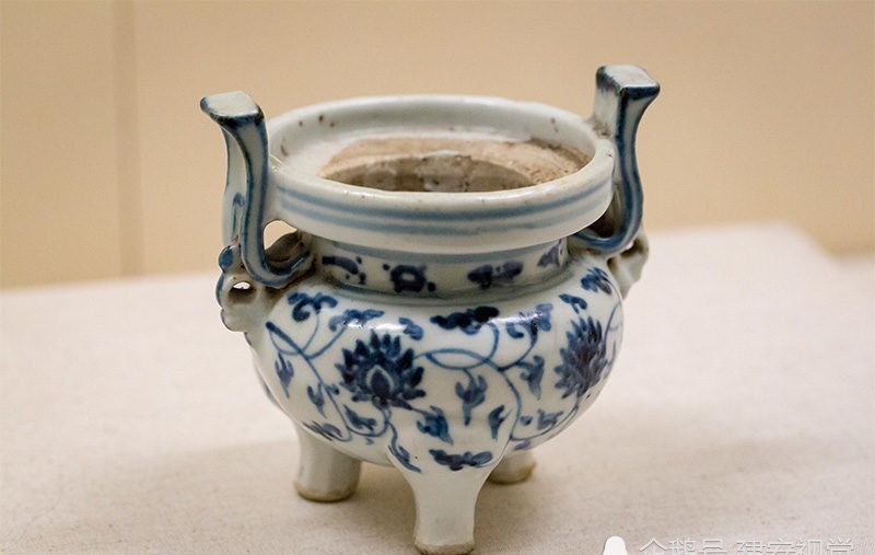 代景德镇|400年前的古人用千年不朽的青花瓷器制作墓志铭,居然还帮了自己的忙