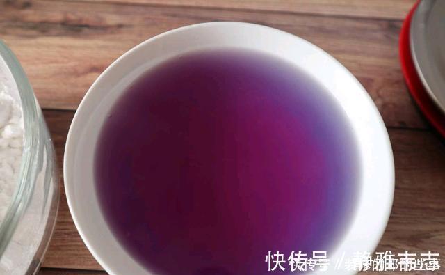 冬天包饺子,我家不用面粉,用它做皮,饺子晶莹剔透,Q弹又劲道