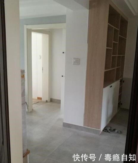 墙体|涂料刚完工,柜子就与墙面出现一道裂缝!工人这样设计不裂才怪
