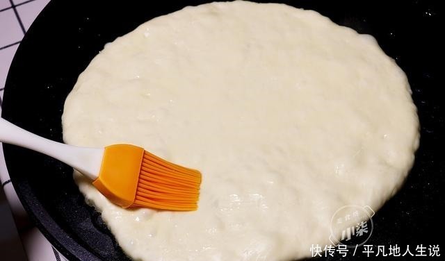 面团|面粉别炸油条了,试试这样做,柔软香酥,保证吃一次就念念不忘