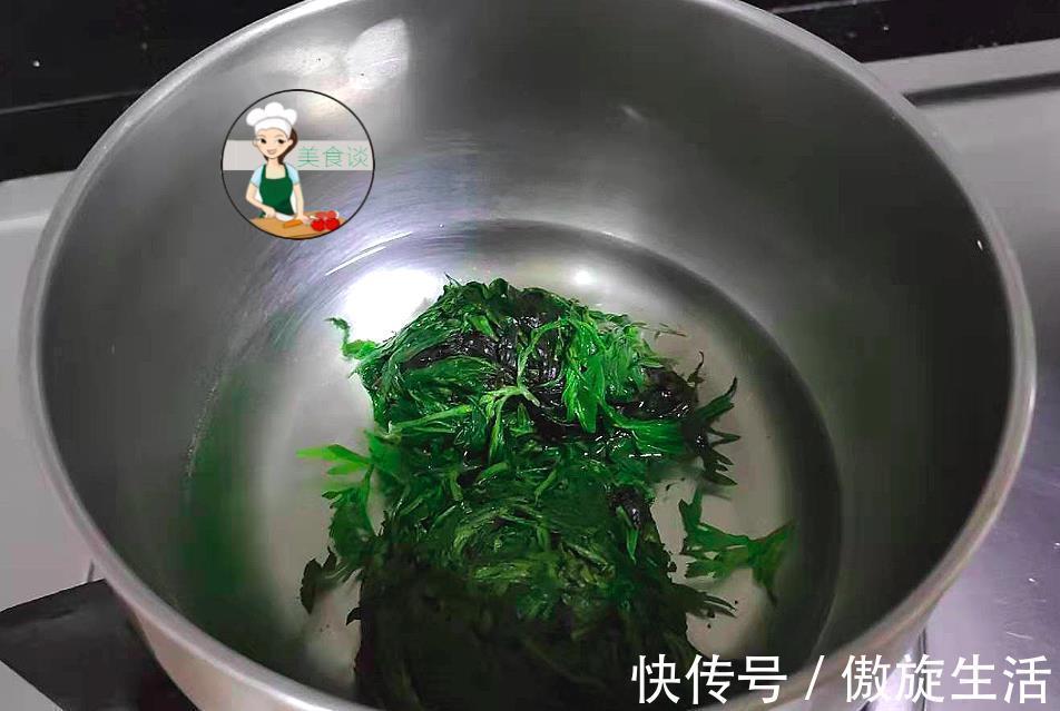 包饺子|此草浑身是“宝”，打成泥包饺子，蒸一蒸就好，软糯清香，真好吃