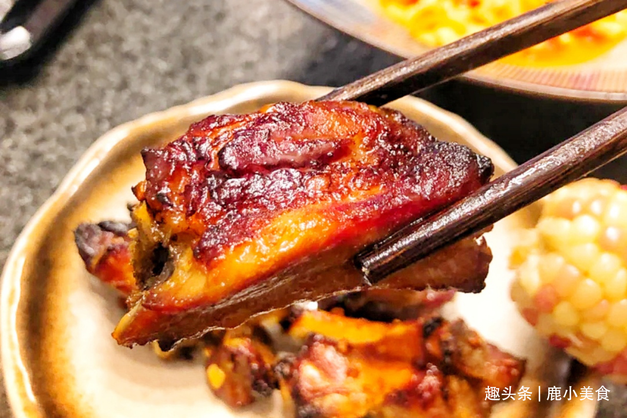 老父亲惯用的蒜香排骨“腌制配方”，外酥里嫩，蒜香十足，真美味