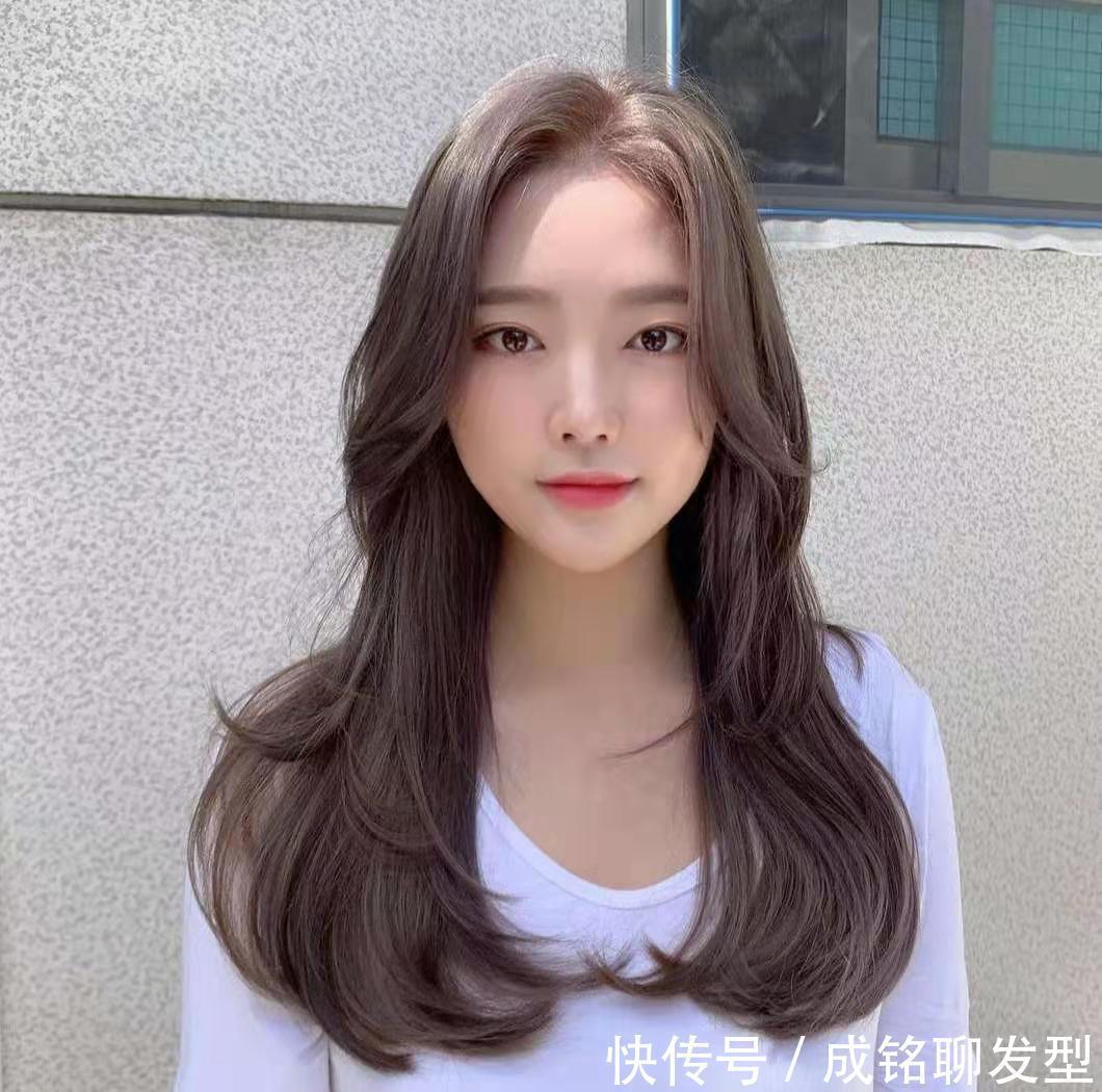 不用打理都好看的4种发型,简约时尚又减龄,衬托五官又显脸小