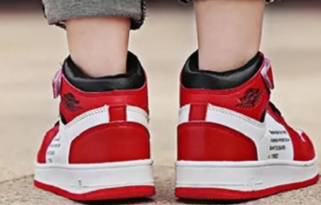 棉鞋|这4种棉鞋进了“黑名单”,伤脚还影响孩子走路,家长赶紧扔掉