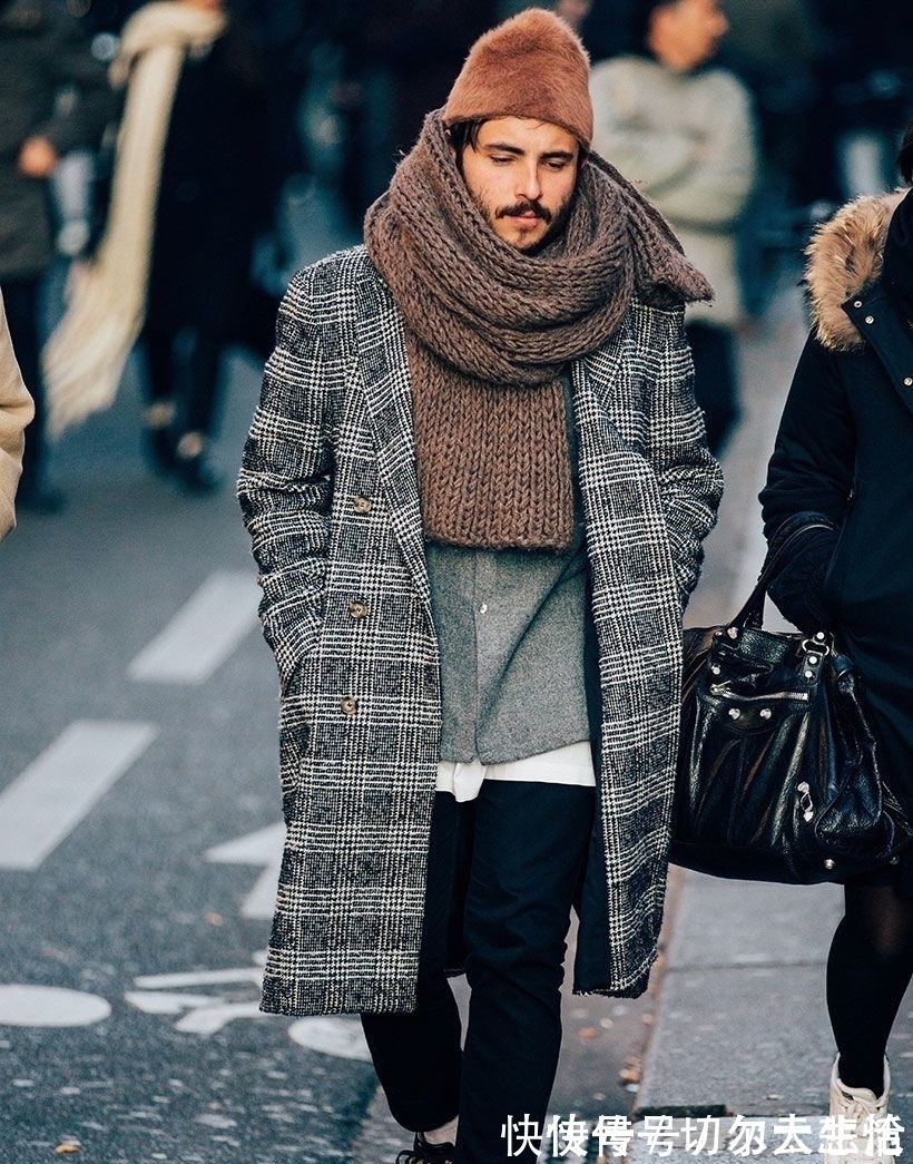 loro 卷福基努里维斯,在打造绅士这点上心有灵犀