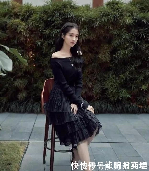 女人头发别瞎剪，今秋选这3款“发型”就对了，时髦显脸小