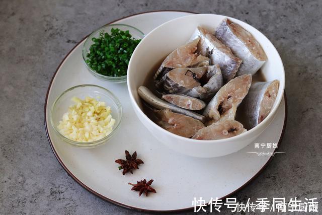 腥味|煎带鱼时,下锅前多做这一步很重要,煎出来不破皮,入味还没腥味