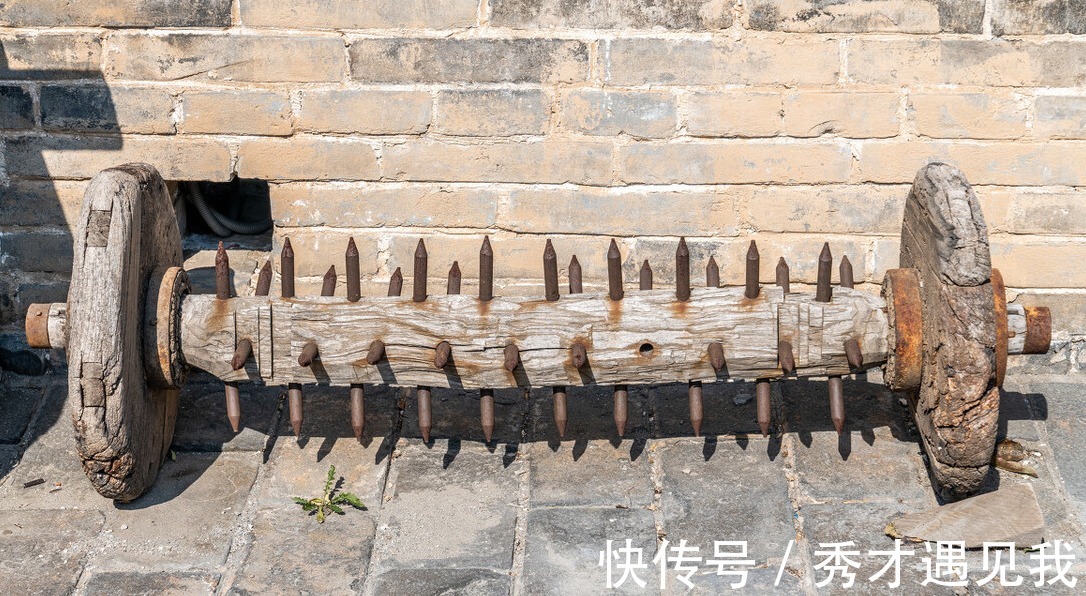 雕像@醉酒睡破庙,醒来撞倒雕塑,原来父亲留了金子给他