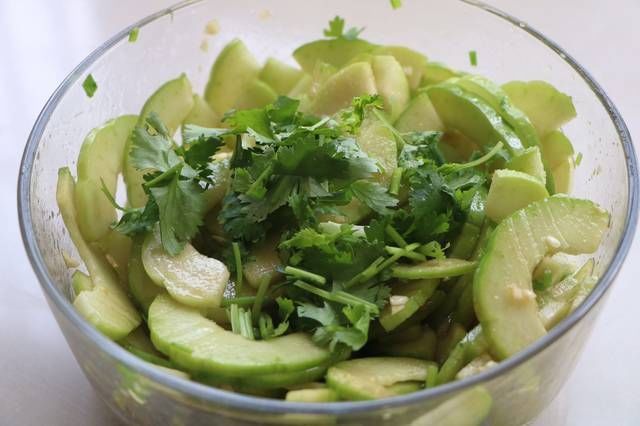 夏天别只知道凉拌黄瓜,它比黄瓜更脆爽,多吃清热解毒,再贵也值