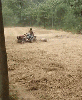 |搞笑段子王:大哥,这好歹是公众场合,请你注意下形象吧