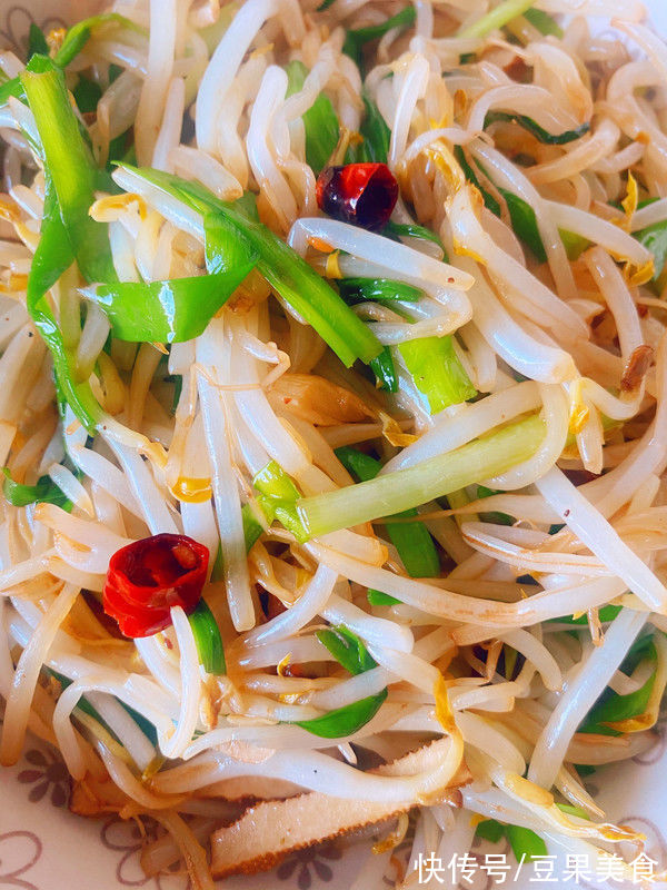 炝炒豆芽|香到流口水的炝炒豆芽，下饭神器都靠它