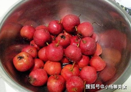 可口|入秋后山楂便宜，买3斤在家做山楂糕，酸甜可口，再也不用买着吃