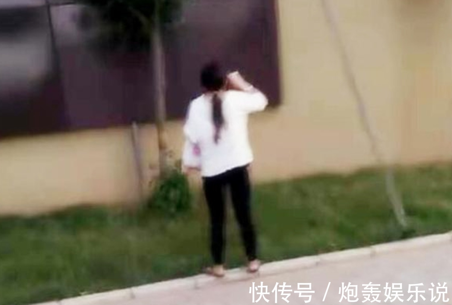 老公|孕妇晚上散步1小时也没回家，丈夫下楼去找，看着背影忍不住笑