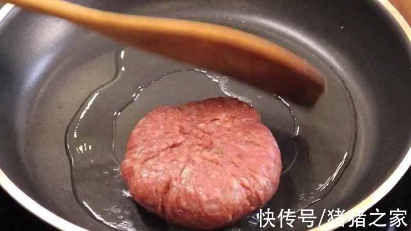 超硬核美食！满满的肉香，3分钟学会牛肉热狗，看着就想吃