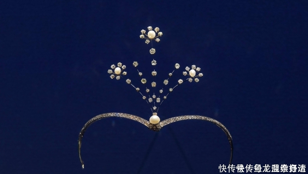 名伶|羽饰珠宝又美又仙,从名伶到女王都爱不释手