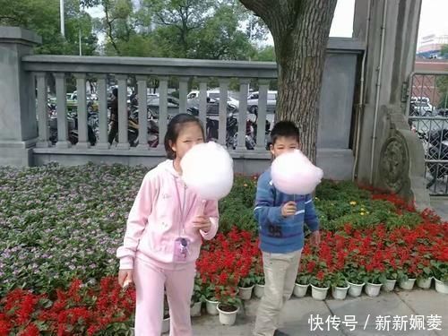 弟弟|2岁姐姐被3个月大的弟弟吵醒,看到妈妈不在,姐姐的做法很暖心