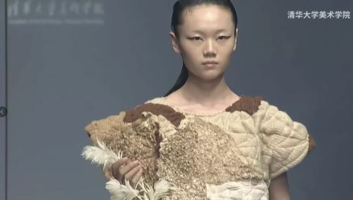 造型|“眯眯眼”造型丑爆!终于知道华为设计鸿蒙为什么不用清华学生了