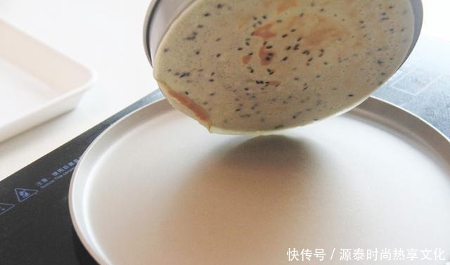 一个平底锅就能搞定的美食——脆皮芝麻蛋卷!
