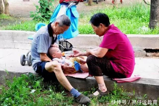 长辈|爷爷逗孙子不叫爷爷就别来,4岁孩子的回答,让老人红了眼眶