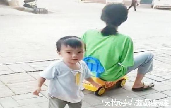 宝宝|小姨带娃的路子有多野?看完这几张图,网友:这届小姨跟宝宝有仇