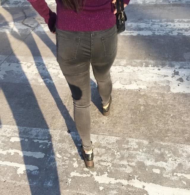 身材|牛仔裤营造动人的身材,图5小姐姐的搭配特别经典耐看