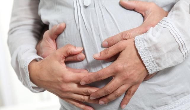 肚子|肠癌、胃癌、卵巢癌都有的4大征兆,你肚子或也出现过,了解下