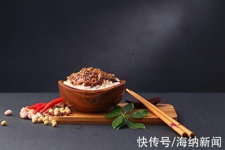 富得流油|鲜有人知的农家海鸭蛋，为何受全民追捧?网友:一顿不吃馋得慌