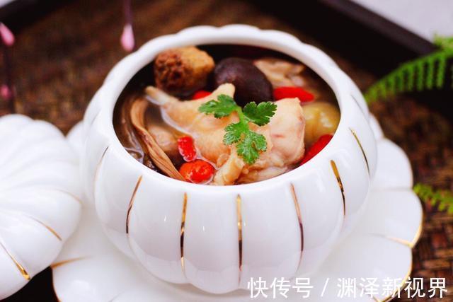 干燥的秋季，要给家人多做这种汤，营养又滋润，一口新鲜味道好