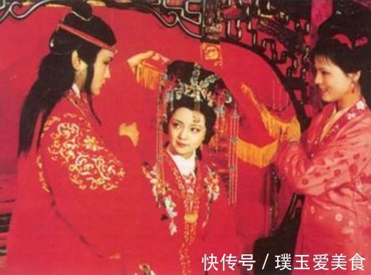 贾元春@贾宝玉宁死不碰薛宝钗?她褪下麝香串时,贾宝玉的想法已暗示一切