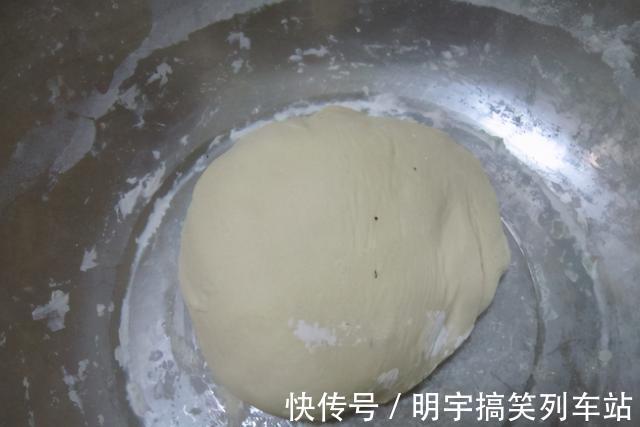 酵母|发面时，别只加酵母跟白糖！再加这一样，8分钟发满盆，香软蓬松