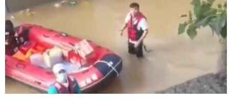 天天向上|王一博钱枫用同款水杯喝水,钱枫喝水像奥尼尔,王一博秒变小朋友